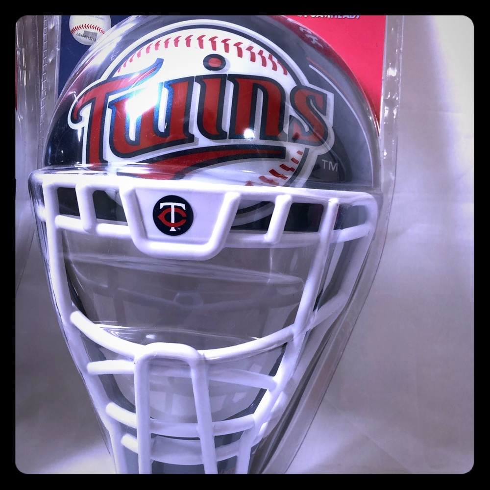NEW Minnesota Twins Fan Facemask Toy